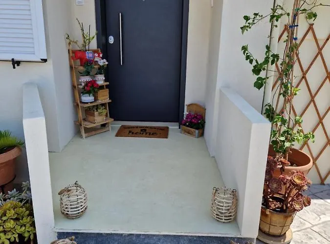 Апартаменты Anna's Политика